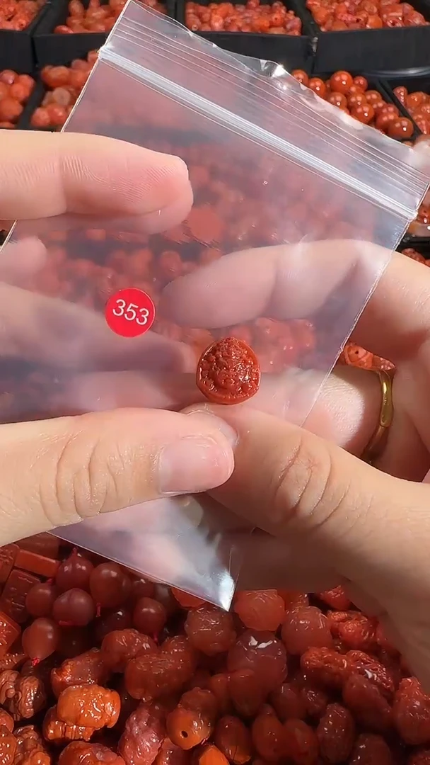 颈饰未镶嵌南红玛瑙1