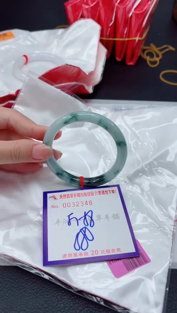 翡翠手镯未镶嵌1