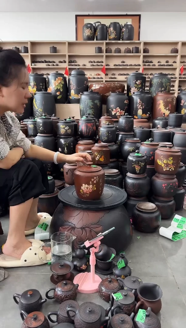 罐瑕疵 彩填锤纹茶叶罐 711