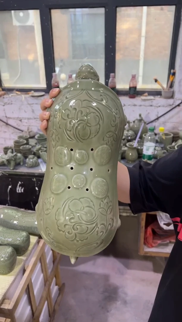 耀州窑青瓷长寿龟枕头