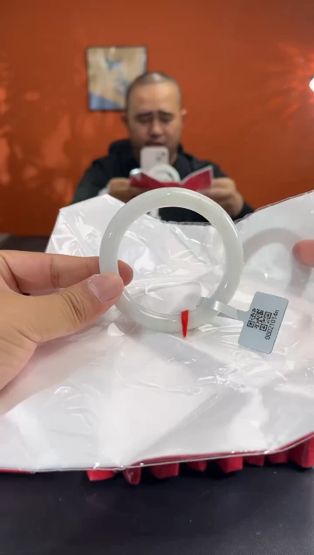 未镶嵌手镯翡翠1        圈口57
