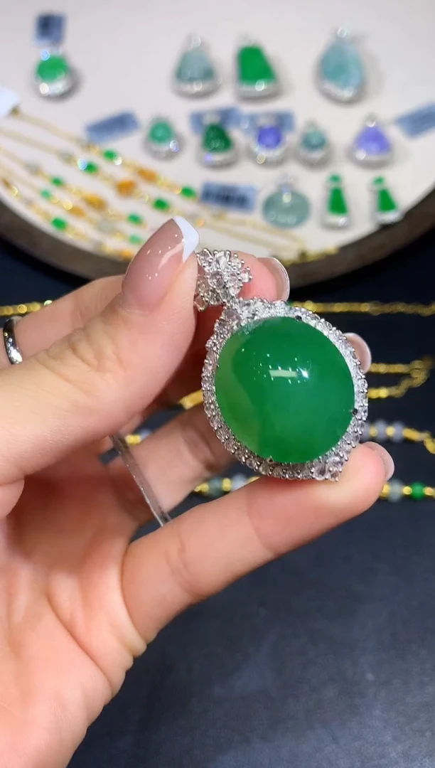 翡翠18K金镶嵌吊坠(不含链)多样性发其一