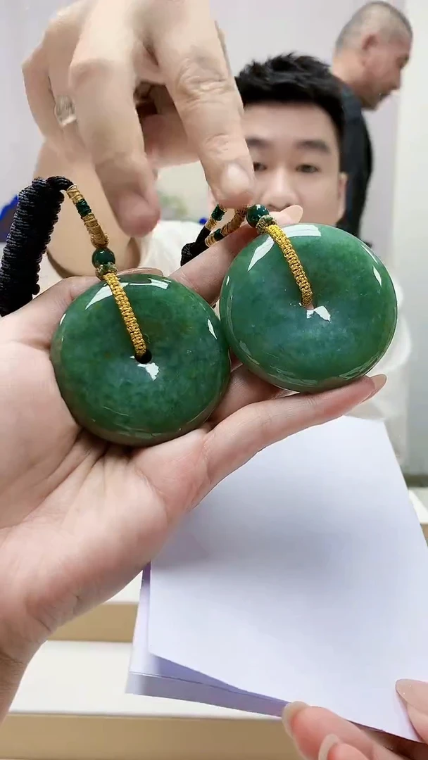 未镶嵌定制翡翠5028MM-毛货一对挂件107