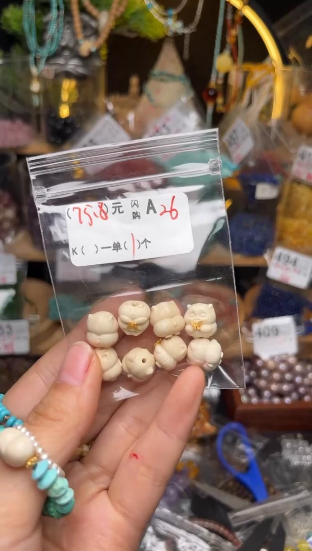 未镶嵌琥珀珠宝奇石A26