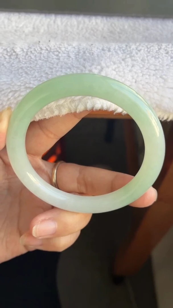 未镶嵌手镯翡翠（双旦特惠）冰透胶甜果绿圆条18号有纹