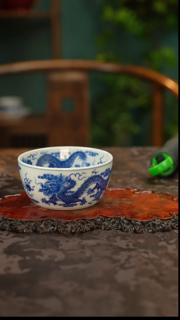 青花手绘五龙主人杯