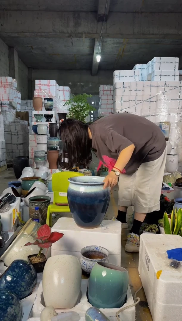 白蓝大陶盆一个装  口24高29