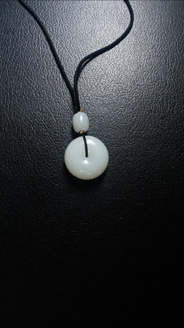 颈饰未镶嵌和田玉平安扣