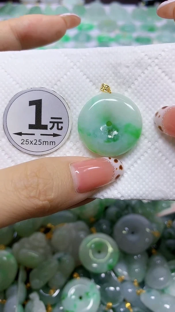 颈饰18K金镶嵌翡翠天然翡翠A货