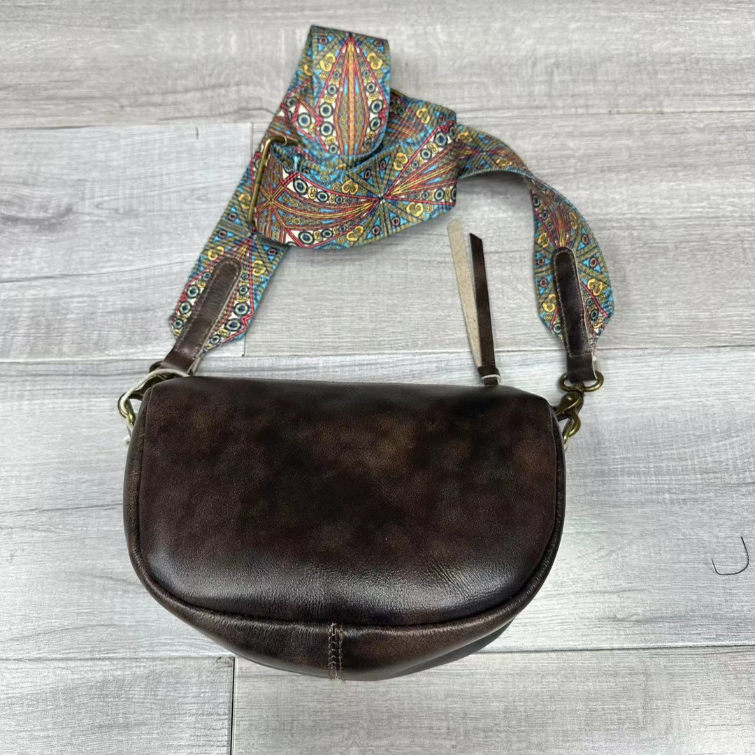 HY   彩色带单肩包