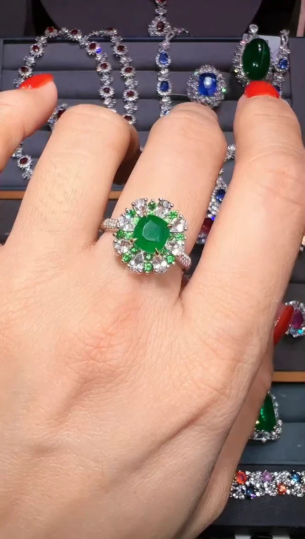 18K金镶嵌戒指祖母绿