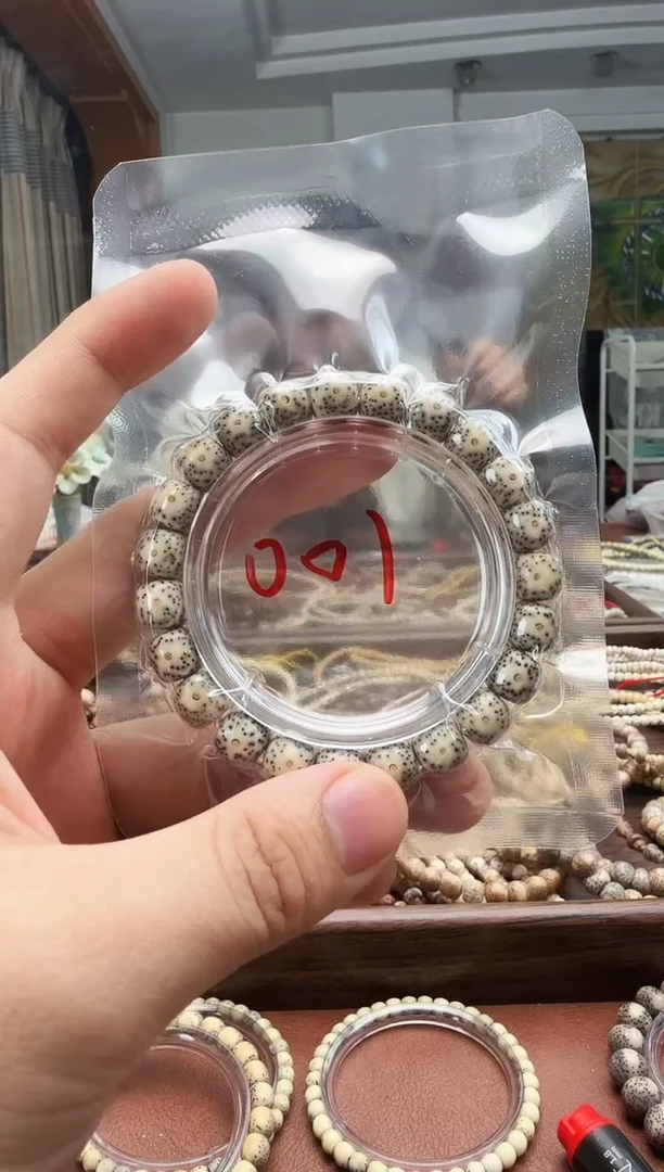 手串星月菩提鸡油黄卡9.8串001