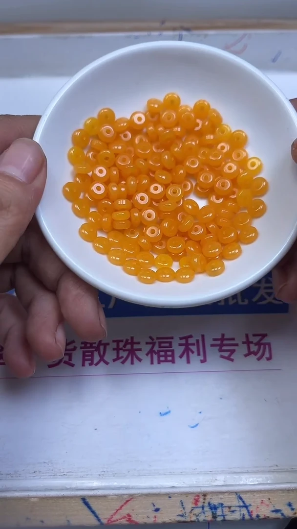 裸石蜜蜡未镶嵌D704 鸡油黄蜜蜡3*6mm50个9.9元