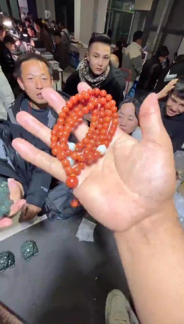 未镶嵌和田玉（糖玉）挂件和田玉