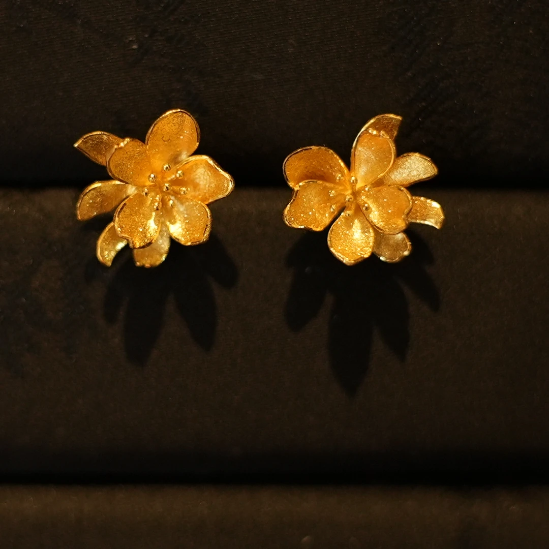鳳喆古法錾刻精品工艺设计师款花花婚嫁五金日常耳钉(一对)