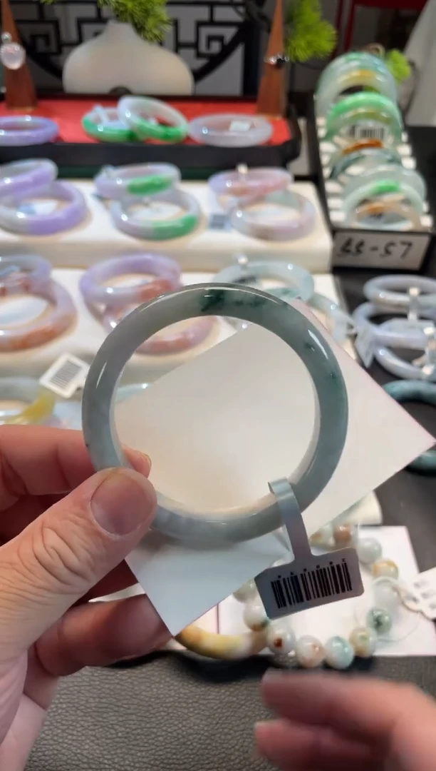 未镶嵌手镯翡翠68号链接 有纹裂 57正圈