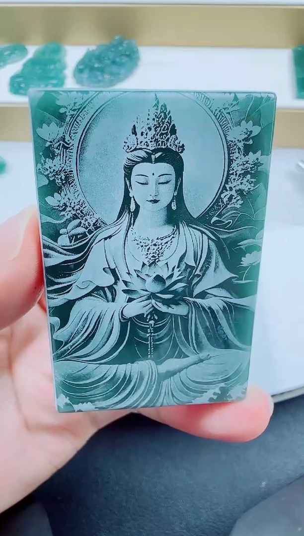 翡翠未镶嵌颈饰方观音2