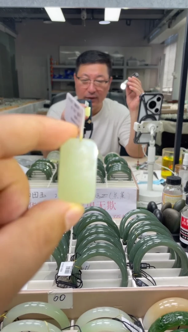 和田玉未镶嵌颈饰无事牌多样性发货其一