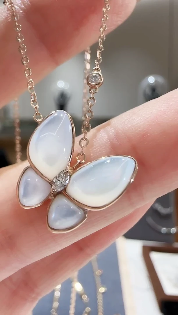 项链18K金镶嵌钻石贝母马眼钻石蝴蝶项链