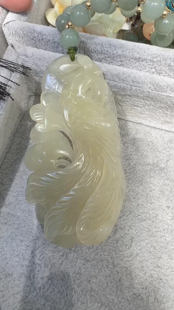 未镶嵌岫玉颈饰吊坠