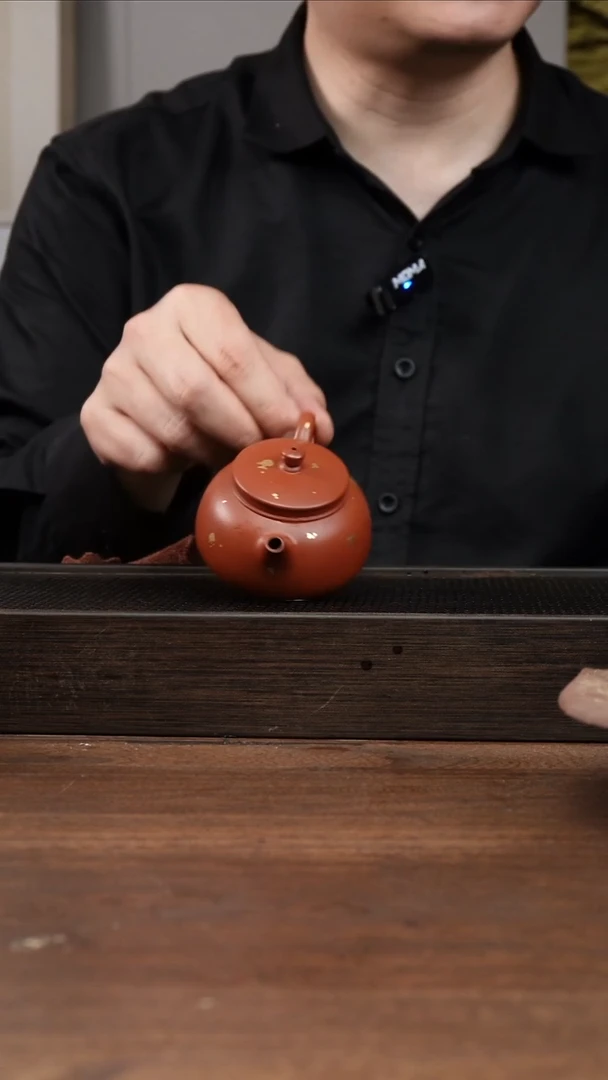 茶杯紫砂朱泥洒金小明月     120CC   洒金