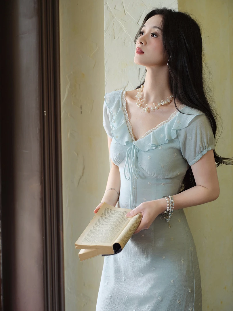 李不婉 无尽夏清新可一字肩纯欲小飞袖高级感甜美连衣裙