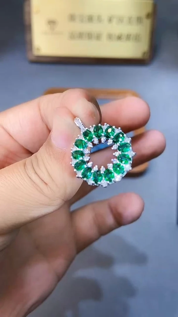 【闪购商品】祖母绿颈饰银S925镶嵌321