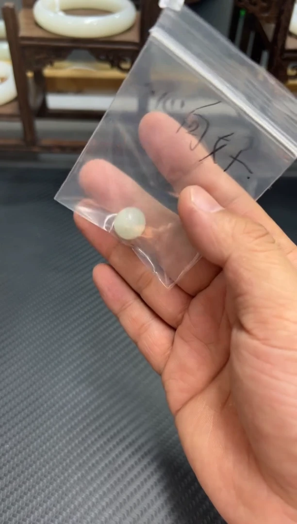 未镶嵌手串和田玉一**好黑山微色差卡12