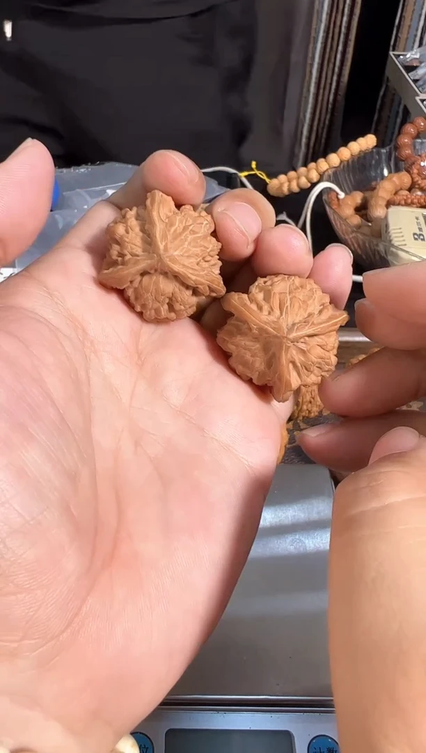 把件核桃盘山三棱核桃