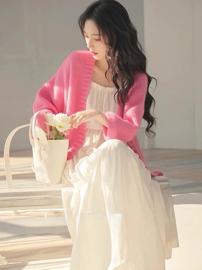 2025开春新款今年流行超好看气质粉色开衫白色吊带连衣裙两件套女