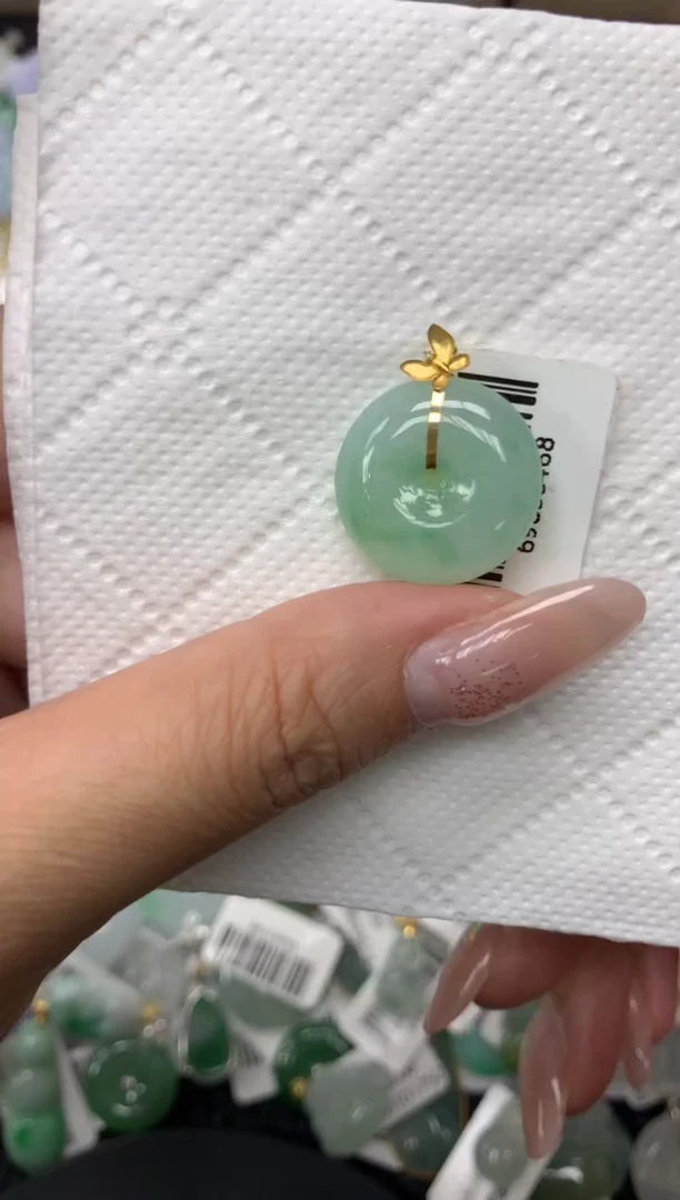 颈饰18K金镶嵌翡翠n