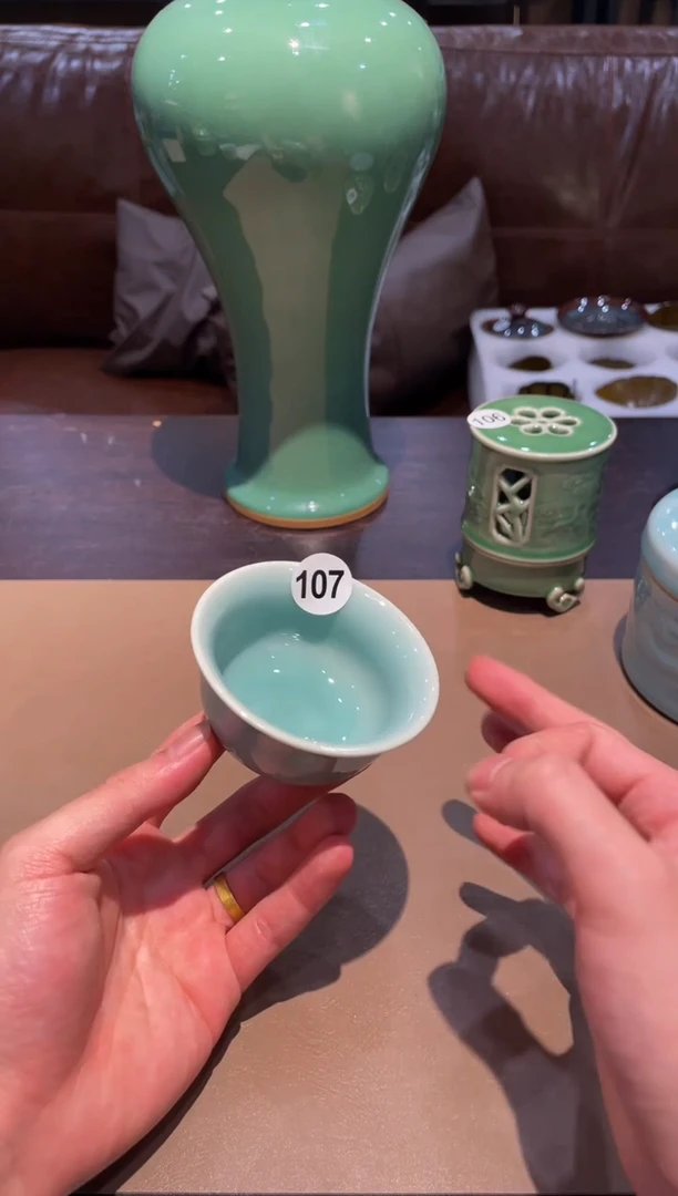 107窑承青瓷粉青压手杯