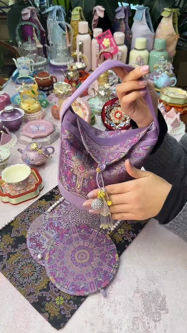 59紫色八达晕包包 不带配饰