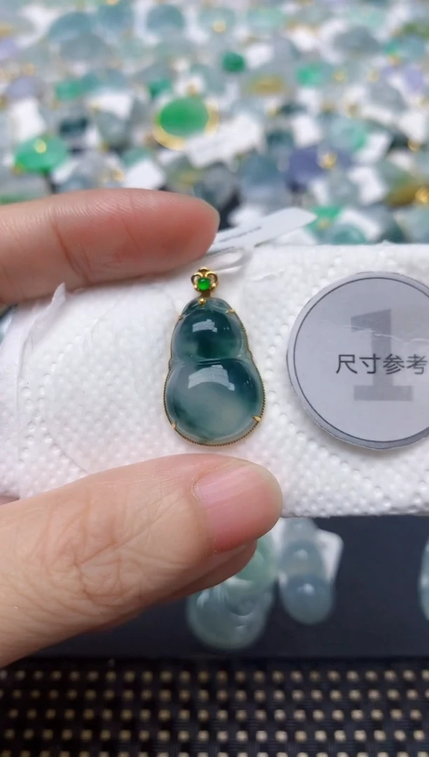 颈饰18K金镶嵌翡翠天然缅甸A货翡翠