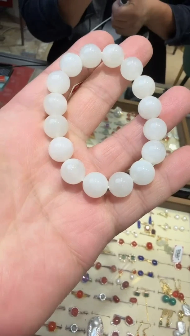 未镶嵌手链和田玉多样性发一