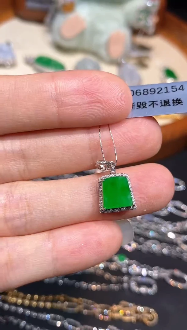 翡翠18K金镶嵌吊坠(不含链)吊坠