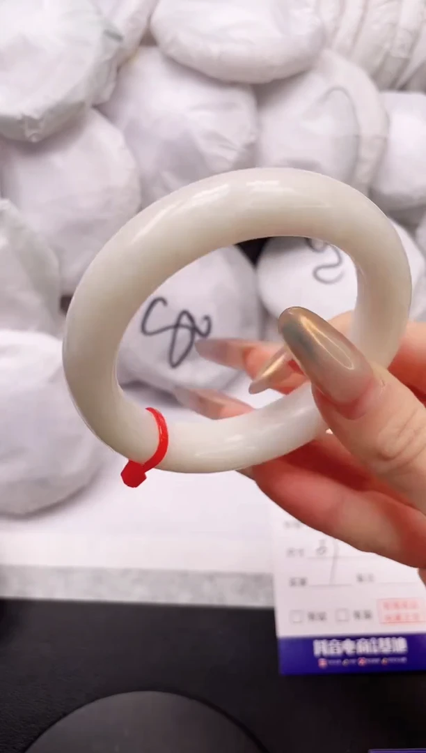 【闪购商品】和田玉手镯未镶嵌15K73-57