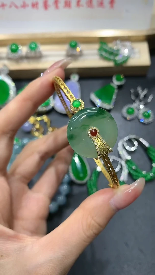 【闪购商品】翡翠手链18K金镶嵌15团购