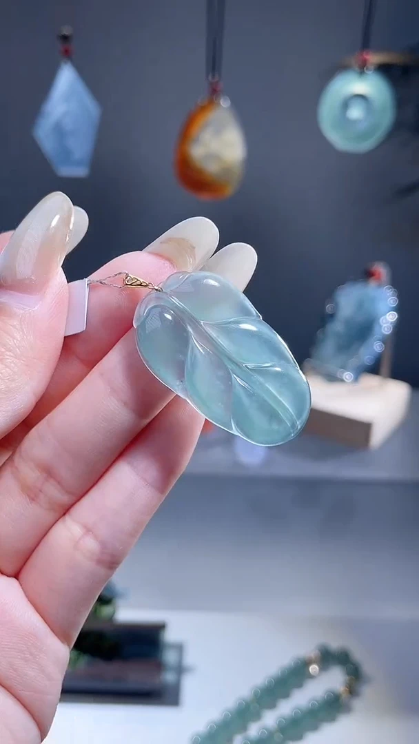 颈饰未镶嵌翡翠叶子