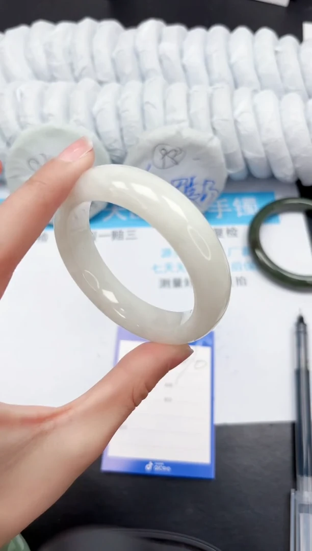 【闪购商品】和田玉手镯未镶嵌270-57.6