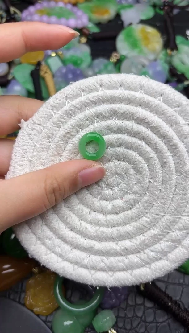 颈饰未镶嵌翡翠缅甸翡翠吊坠