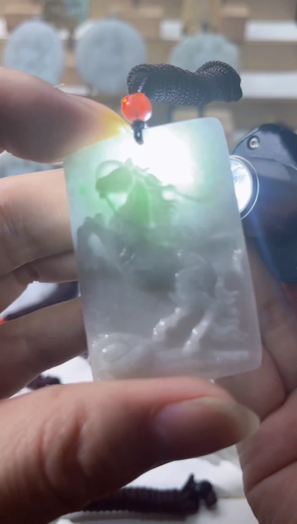 吊坠(赠链)未镶嵌翡翠10/25/      36