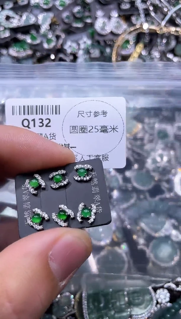 【闪购商品】翡翠颈饰未镶嵌Q132耳钉 多样性发其一