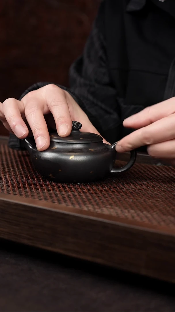 【闪购商品】紫砂茶壶黑料洒金扁晨壶