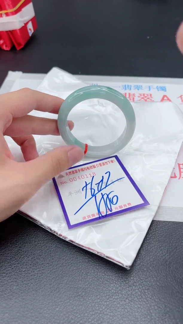 翡翠手镯未镶嵌1