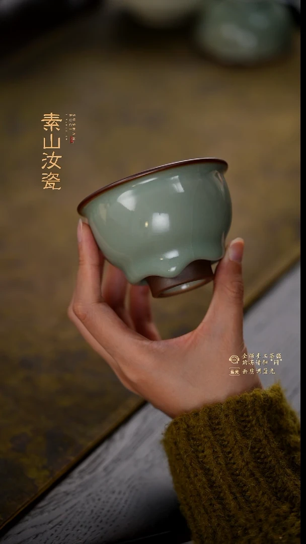 柴窑藏器粉青垂釉高足盏