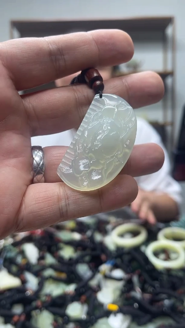 未镶嵌岫玉吊坠·