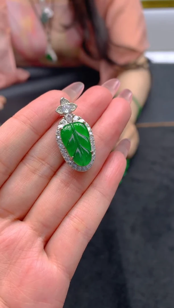 翡翠未镶嵌颈饰天然A货翡翠