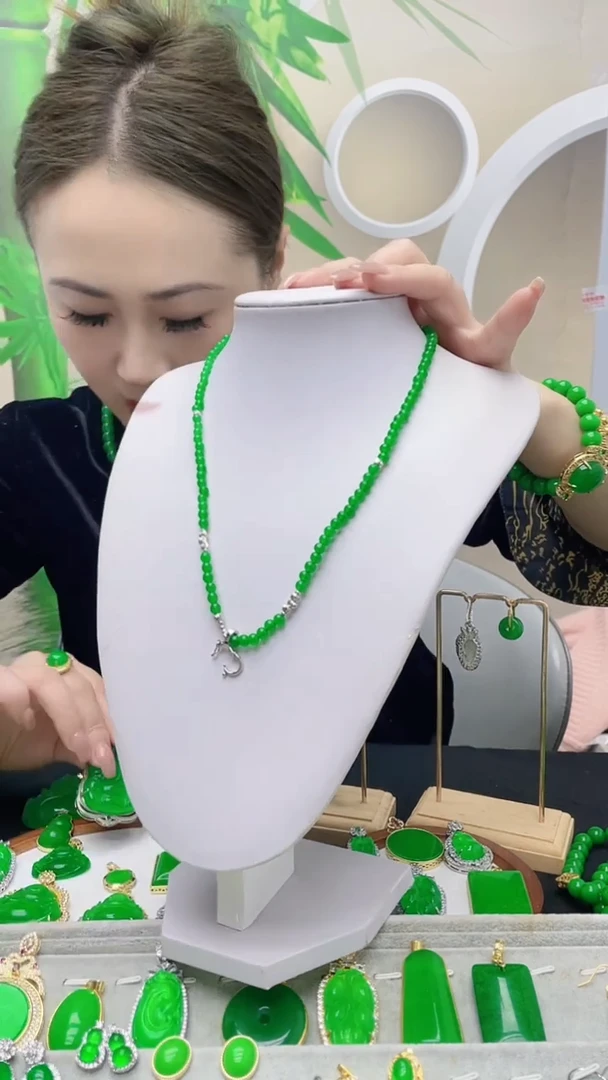 颈饰银S925镶嵌翡翠D01