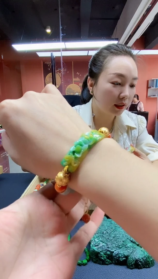 颈饰未镶嵌翡翠手牌